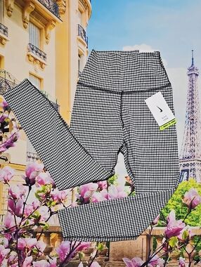Nike Yoga Crop Workout Leggings Size XS NWT